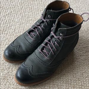 Green lace up leather boots size 7.5/8